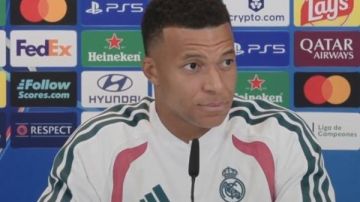 مبابي يحلم بالكرة الذهبية: أريد إعادتها إلى جماهير ريال مدريد مبابي يحلم بالكرة الذهبية: أريد إعادتها إلى جماهير ريال مدريد