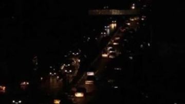 التليفزيون الإيراني: انقطاع التيار الكهربائي في هرمزجان بعد استهداف أمريكي لعدة نقاط بشبكة الكهرباء التليفزيون الإيراني: انقطاع التيار الكهربائي في هرمزجان بعد استهداف أمريكي لعدة نقاط بشبكة الكهرباء