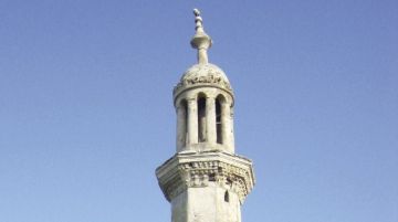 حكم النداء على المفقود عبر مكبرات الصوت بالمسجد .. دار الإفتاء تجيب