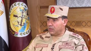 قائد قوات حرس الحدود: نقوم بتأمين الحدود المصرية على كل الاتجاهات على مدار الساعة قائد قوات حرس الحدود: نقوم بتأمين الحدود المصرية على كل الاتجاهات على مدار الساعة