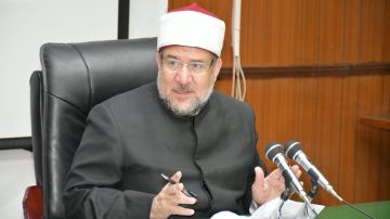 مختار جمعة: علاج المريض لا يتوقف عند الدواء.. وجبر خاطره يزكي العمل مختار جمعة: علاج المريض لا يتوقف عند الدواء.. وجبر خاطره يزكي العمل