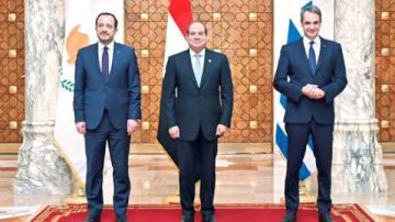السفير عاطف سالم: الطاقة أساس التعاون بين مصر وقبرص واليونان السفير عاطف سالم: الطاقة أساس التعاون بين مصر وقبرص واليونان