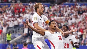 منتخب إنجلترا يقلب الطاولة على إسبانيا ويتقدم 2-1 في الشوط الأول منتخب إنجلترا يقلب الطاولة على إسبانيا ويتقدم 2-1 في الشوط الأول