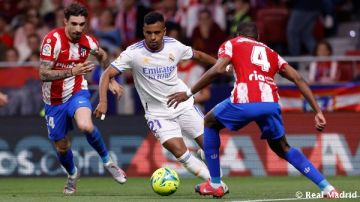 الليلة ديربي مدريد.. ليلة يطارد فيها الريال برشلونة ويبحث أتلتيكو عن إسقاط غريمه الليلة ديربي مدريد.. ليلة يطارد فيها الريال برشلونة ويبحث أتلتيكو عن إسقاط غريمه
