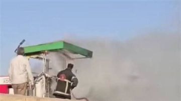 حريق يلتهم ماكينة صراف آلي ATM أمام جامعة بنها بمدينة العبور حريق يلتهم ماكينة صراف آلي ATM أمام جامعة بنها بمدينة العبور