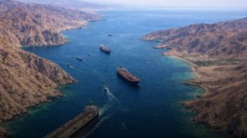 سفير اليمن لدى ألمانيا: التصعيد الحوثي تهديد مباشر وغير مسبوق للملاحة الدولية سفير اليمن لدى ألمانيا: التصعيد الحوثي تهديد مباشر وغير مسبوق للملاحة الدولية