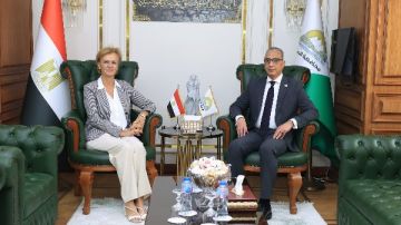دعم المبادرات والمشروعات.. محافظ الجيزة يستقبل سفيرة الاتحاد الأوروبي لبحث التعاون دعم المبادرات والمشروعات.. محافظ الجيزة يستقبل سفيرة الاتحاد الأوروبي لبحث التعاون