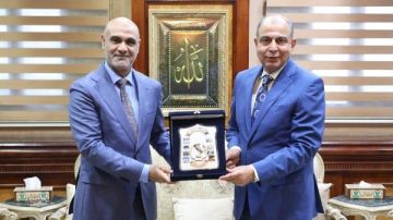 مسيرة حافلة بالعطاء.. محافظ المنيا يكرم رائد طب وجراحة العيون محمود جنيدي مسيرة حافلة بالعطاء.. محافظ المنيا يكرم رائد طب وجراحة العيون محمود جنيدي