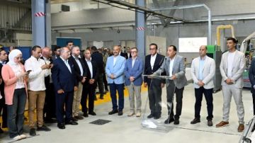 مدبولي: المسار الاقتصادي الحالي يرتكز على بناء عمالة ماهرة وتعميق وتوطين الصناعة وجذب استثمارات كبرى مدبولي: المسار الاقتصادي الحالي يرتكز على بناء عمالة ماهرة وتعميق وتوطين الصناعة وجذب استثمارات كبرى