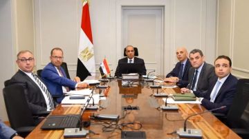 وزير الخارجية يلتقي الموظفين المصريين العاملين بالاتحاد الإفريقي وزير الخارجية يلتقي الموظفين المصريين العاملين بالاتحاد الإفريقي