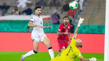العراق يتصدر مجموعة خليجي 27 مؤقتا بعد التعادل مع عمان العراق يتصدر مجموعة خليجي 27 مؤقتا بعد التعادل مع عمان