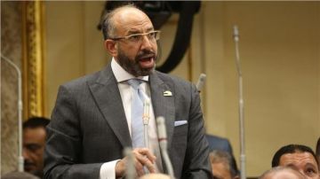 حسام المندوه يطالب بتحسين الظروف الاقتصادية للمعلمين حسام المندوه يطالب بتحسين الظروف الاقتصادية للمعلمين
