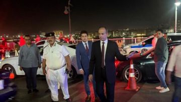 ليلا في شوارع سوهاج.. مدير الأمن يقود حملة مرورية مكبرة ويفحص تراخيص السيارات بنفسه ليلا في شوارع سوهاج.. مدير الأمن يقود حملة مرورية مكبرة ويفحص تراخيص السيارات بنفسه