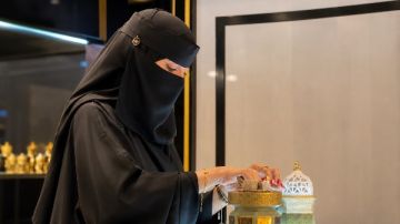 سر عطر يتجاوز سعره المليون دولار .. ماذا تعرف عن روائح الأثرياء؟ سر عطر يتجاوز سعره المليون دولار .. ماذا تعرف عن روائح الأثرياء؟