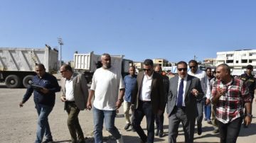 محافظ بورسعيد يتابع أعمال رفع تراكمات الرتش بمنطقة الرحاب بحي الضواحي و يتفقد سير أعمال تطوير مساكن الأمين الجديد محافظ بورسعيد يتابع أعمال رفع تراكمات الرتش بمنطقة الرحاب بحي الضواحي و يتفقد سير أعمال تطوير مساكن الأمين الجديد