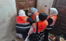 رحلت الأم ولم تغب وصيتها.. رحلة إنسانية لفريق التدخل السريع لحماية 3 أطفال ورعاية مستقبلهم