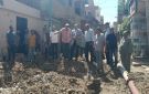 نائب محافظ الجيزة يتابع ميدانيا نسب تنفيذ مشروع الصرف الصحي بقرية طهما في العياط - eg