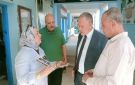 مدير تعليم أسيوط يشهد طابور الصباح بمدرسة ناصر ويتابع 3 مدارس بمنقباد ويكرم مديرة مدرسة