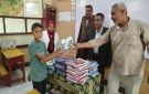 مدير تعليم الطود بالأقصر يطلق مبادرة لتسليم التلاميذ الكتب قبل بداية العام الدراسي