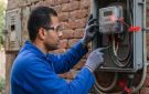 خد بالك ..لايحق لموظف الكهرباء الدخول لمنزلك الا بهذا الشرط