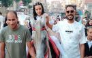 مزمار بلدي.. ولي أمر يزف ابنته على حصان في طريقها إلى المدرسة