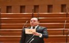 رئيس برلمانية حزب المؤتمر يطالب بإقالة وزير الصحة بسبب استمرار شكاوى نقص الدواء