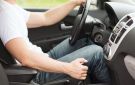 حكم الصلاة في السيارة.. هل يجوز أداء الفرض أثناء القيادة؟