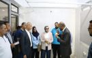 محافظ الوادي الجديد تتفقد أعمال القافلة الطبية المجانية بالفرافرة