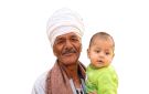 بعد تبرئته من واقعة نبش المقابر.. أهالي شطورة يهدون عم صابر عمرة لجبر خاطره - eg