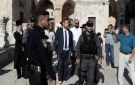 عشرات المستوطنين يقتحمون باحات المسجد الأقصى بحماية قوات الاحتلال