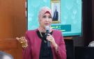 كوثر محمود تكرم ممرضا أنقذ طفلا أمام محطة أسوان - eg
