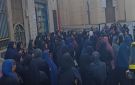 بالبكاء والدموع.. أهالي منية المبشرين بالغربية يشيعون جثماني الاب ونجله ضحايا حادث تصادم زفتى