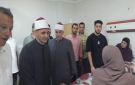 رئيس الغربية الأزهرية يطمئن على طالبة أصيبت في حادث سير.. صور