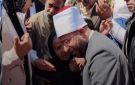 وزير الأوقاف لسيدة استوقفته خلال زيارته للوادي الجديد: عنيا ياأمي مش هنساكي