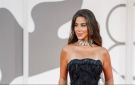 من الفستان الأبيض إلى الأسود الجريء.. يارا السكري تتصدر المشهد في فينيسيا