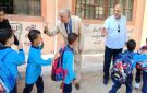 مدير تعليم قنا يتابع انتظام الدراسة وتسليم الكتب للطلاب بالمدارس