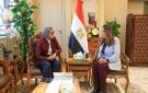 وزيرة التنمية المحلية والبيئة تتابع مع محافظ الوادي الجديد المشروعات التنموية والخدمية