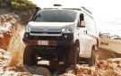 تويوتا هايس تتحول إلى منزل متنقل 4x4 يتفوق على لاند كروزر في المساحة