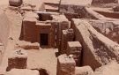 اكتشاف أثري نادر بالوادي الجديد .. العثور على مقبرة هرمية من العصر الروماني بـ بئر الشغالة .. صور