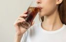هل تضر الكولا بالكلى؟.. الإفراط في تناولها قد يرتبط بهذه المخاطر