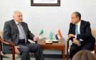 وزير الخارجية يبحث مع نظيره الجزائري دفع التعاون والتنسيق إزاء القضايا الإقليمية