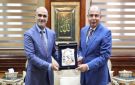 مسيرة حافلة بالعطاء.. محافظ المنيا يكرم رائد طب وجراحة العيون محمود جنيدي