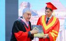 الدكتور زاهي حواس يحصل على الدكتوراه الفخرية الـ13 من جامعة شنغهاي 