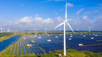 لأول مرة.. تقرير بيئي: إنتاج الطاقة المتجددة في العالم يتجاوز الفحم