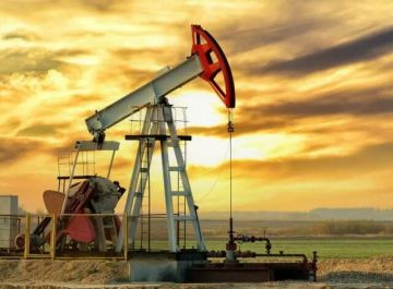 أسعار النفط ترتفع هامشيا عند الإغلاق ولكنها تسجل خسائر شهرية بنحو 3 أسعار النفط ترتفع هامشيا عند الإغلاق ولكنها تسجل خسائر شهرية بنحو 3