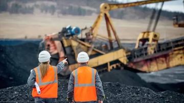 جولدمان ساكس يرفع توقعاته لخام الحديد للعام المقبل جولدمان ساكس يرفع توقعاته لخام الحديد للعام المقبل