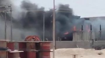 إخماد حريق داخل محطة الكهرباء الغازية في محافظة البصرة إخماد حريق داخل محطة الكهرباء الغازية في محافظة البصرة