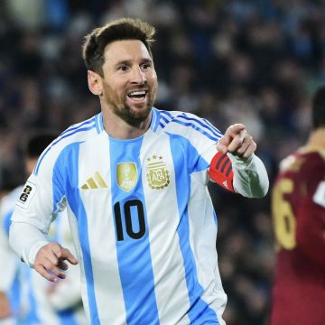 ميسي يكشف أسباب تجديد عقده مع ميامي حتى 2028 ميسي يكشف أسباب تجديد عقده مع ميامي حتى 2028