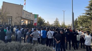 إيران.. محتجون يطالبون بطرد الطلاب العراقيين (فيديو)