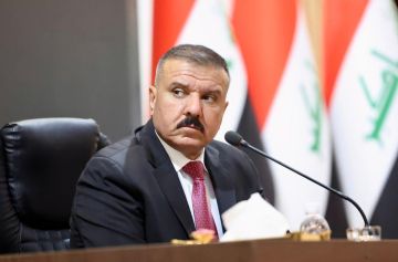 وزير الداخلية يصدر توجيها يخص الرتب الصغيرة من الضباط ومنتسبي العقود وزير الداخلية يصدر توجيها يخص الرتب الصغيرة من الضباط ومنتسبي العقود